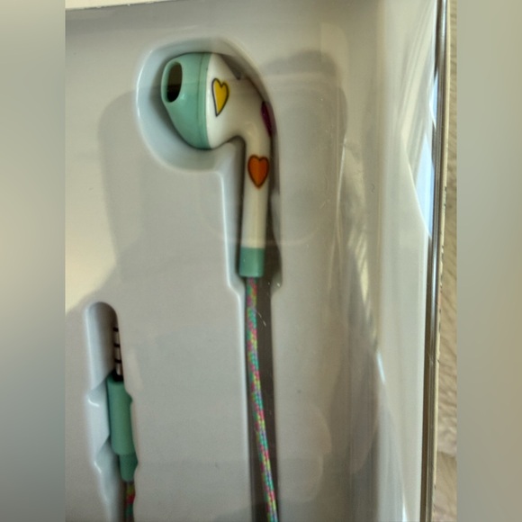 Roller Rabbit x Target wired earphones - Picture 6 of 7